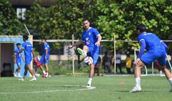 Kembali Latihan Usai Libur, Persib Bandung Ingin Pertahankan Momentum Kemenangan saat Hadapi Borneo FC Kembali Latihan Usai Libur, Persib Bandung Ingin Pertahankan Momentum Kemenangan saat Hadapi Borneo FC