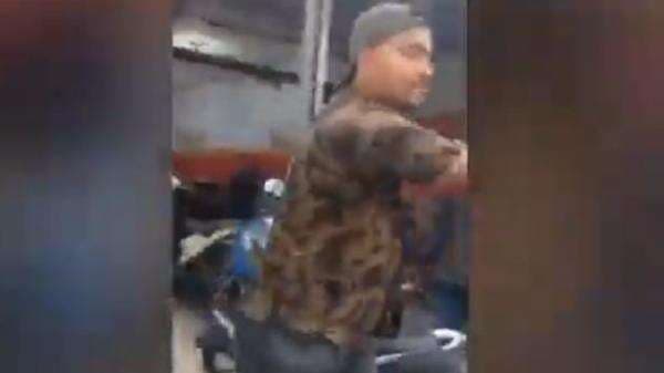 Viral! Warga Depok Jadi Korban Pengeroyokan Debt Collector, Pelaku Diburu Polisi Viral! Warga Depok Jadi Korban Pengeroyokan Debt Collector, Pelaku Diburu Polisi