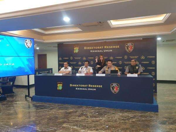 Polda Metro Jaya Tunjukkan Ijazah Asli Jokowi ke Roy Suryo Cs Polda Metro Jaya Tunjukkan Ijazah Asli Jokowi ke Roy Suryo Cs