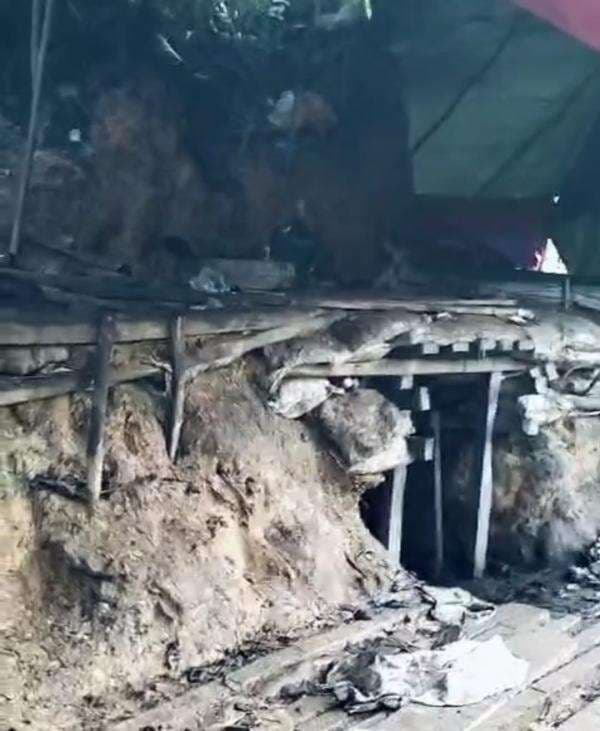 Lubang Galian Tambang Liar di Cigudeg Bogor Ambruk, Sejumlah 'Gurandil' Tertimbun Sulit Dievakuasi Lubang Galian Tambang Liar di Cigudeg Bogor Ambruk, Sejumlah 'Gurandil' Tertimbun Sulit Dievakuasi