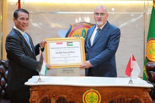 Indonesia Salurkan Bantuan Kemanusiaan 10.000 Ton Beras ke Palestina Indonesia Salurkan Bantuan Kemanusiaan 10.000 Ton Beras ke Palestina