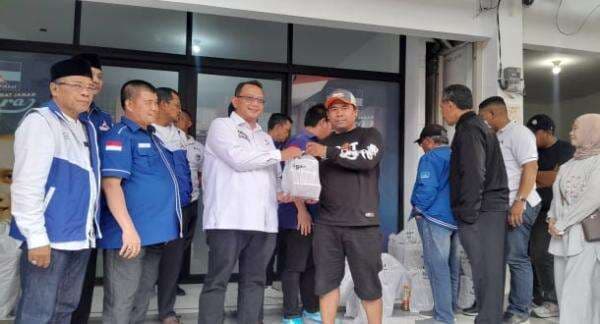 Idul Adha 2025, Demokrat Jabar Bagikan Daging Kurban Pada Masyarakat Idul Adha 2025, Demokrat Jabar Bagikan Daging Kurban Pada Masyarakat