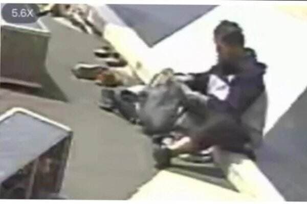 Viral! Berstatus ASN, Anak Eks Wali Kota Cirebon Terekam CCTV Curi Sepatu di Masjid Viral! Berstatus ASN, Anak Eks Wali Kota Cirebon Terekam CCTV Curi Sepatu di Masjid