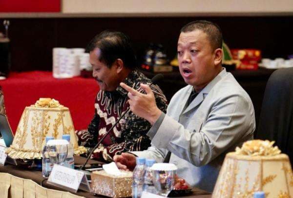 Menteri Nusron Dorong Kolaborasi BPN-Pemda untuk Permudah Sertipikasi Tanah Warga Miskin di Sulsel Menteri Nusron Dorong Kolaborasi BPN-Pemda untuk Permudah Sertipikasi Tanah Warga Miskin di Sulsel