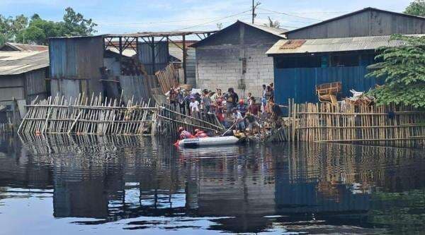 Tragis! Seorang Pria Tewas Tenggelam di Kali Cakung, Evakuasi Berlangsung Dramatis Tragis! Seorang Pria Tewas Tenggelam di Kali Cakung, Evakuasi Berlangsung Dramatis