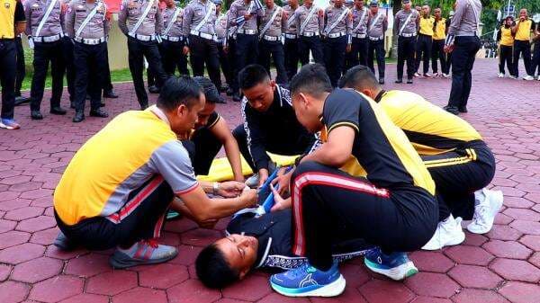 Dokkes Polres Pekalongan Gelar Latkatpuan Penanganan Korban Laka Lantas Dokkes Polres Pekalongan Gelar Latkatpuan Penanganan Korban Laka Lantas