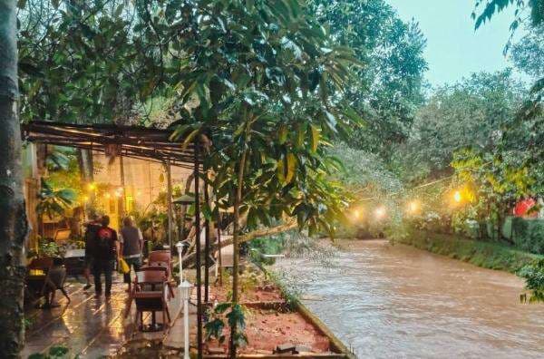 Inilah 3 Spot Nongkrong di Depok dengan Nuansa Tepi Sungai, Tempatnya Asik dan Sejuk! Inilah 3 Spot Nongkrong di Depok dengan Nuansa Tepi Sungai, Tempatnya Asik dan Sejuk!