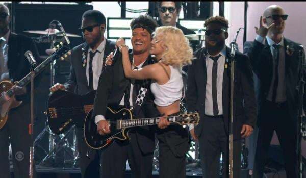 Sejarah Baru! Rose BLACKPINK Resmi Jadi Solois K-Pop Pertama Tampil di Grammy Awards Sejarah Baru! Rose BLACKPINK Resmi Jadi Solois K-Pop Pertama Tampil di Grammy Awards