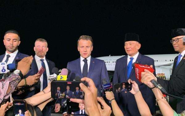 Macron Didesak Mundur untuk Akhiri Krisis Politik Prancis Macron Didesak Mundur untuk Akhiri Krisis Politik Prancis