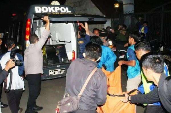 Mayat di Puncak Gunung Ciremai Dievakuasi, Tim SAR Berjuang di Tengah Cuaca Ekstrem Mayat di Puncak Gunung Ciremai Dievakuasi, Tim SAR Berjuang di Tengah Cuaca Ekstrem