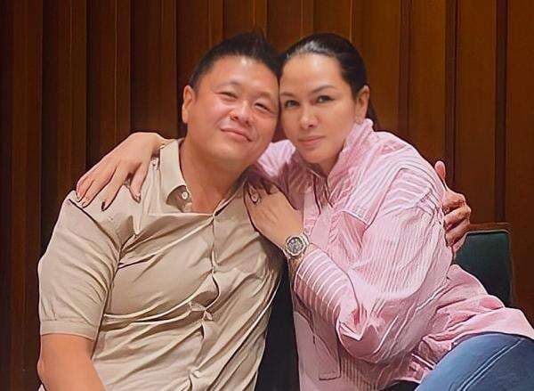 Profil Suami Fitri Salhuteru: Pekerjaan, Biodata Cencen Kurniawan, Agama, Anak, dan Akun Instagram Profil Suami Fitri Salhuteru: Pekerjaan, Biodata Cencen Kurniawan, Agama, Anak, dan Akun Instagram