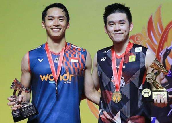 Kisah Haru Kunlavut Vitidsarn, Rival Sengit Jonatan Christie yang Persembahkan Gelar Juara Dunia untuk Mendiang Pelatih Kisah Haru Kunlavut Vitidsarn, Rival Sengit Jonatan Christie yang Persembahkan Gelar Juara Dunia untuk Mendiang Pelatih