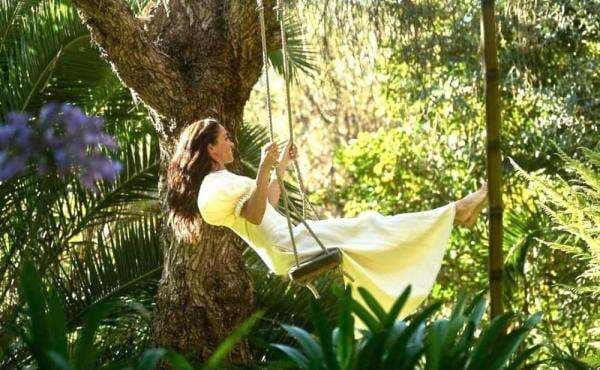 Gunakan Karya Pierpaolo Piccioli, Meghan Markle Tampil Elegan Bernuansa Putih Gunakan Karya Pierpaolo Piccioli, Meghan Markle Tampil Elegan Bernuansa Putih