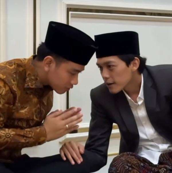 Wapres Gibran Sowan ke Gus Iqdam, Bahas Masa Depan Pemuda dan Peran Pesantren Wapres Gibran Sowan ke Gus Iqdam, Bahas Masa Depan Pemuda dan Peran Pesantren