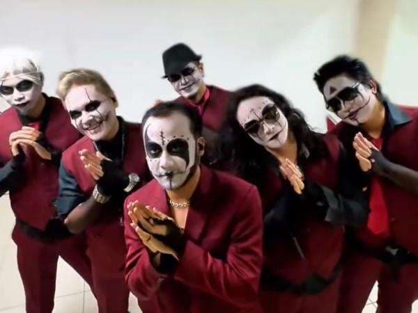 Kuburan Band Bantah Bikin Lagu Sindiran untuk Slank Berjudul Tak Diberi Tulang Lagi Kuburan Band Bantah Bikin Lagu Sindiran untuk Slank Berjudul Tak Diberi Tulang Lagi