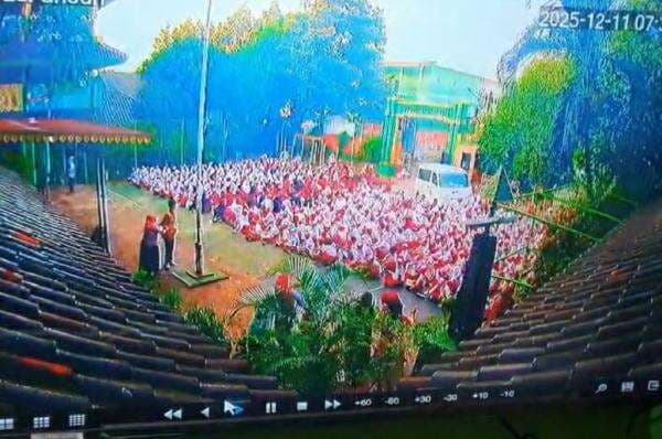 CCTV Ungkap Detik-Detik Mobil MBG Tabrak Siswa SD di Jakut CCTV Ungkap Detik-Detik Mobil MBG Tabrak Siswa SD di Jakut