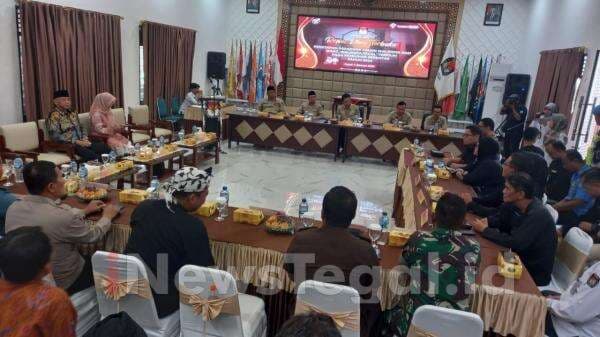Dua Paslon Tidak Hadir saat Penetapan Paslon Walkot Wawalkot Tegal Terpilih 2025-2030 Dua Paslon Tidak Hadir saat Penetapan Paslon Walkot Wawalkot Tegal Terpilih 2025-2030