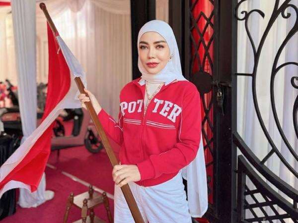 Mengejutkan! Artis Bella Shofie Resmi Mundur dari DPRD Buru Mengejutkan! Artis Bella Shofie Resmi Mundur dari DPRD Buru