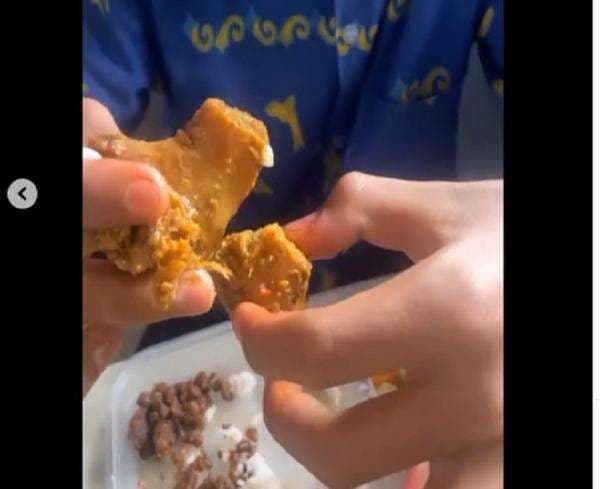 Viral! Siswa Dapat Makan Siang Gratis, Dikira Daging Ayam, Ternyata Lengkuas Viral! Siswa Dapat Makan Siang Gratis, Dikira Daging Ayam, Ternyata Lengkuas