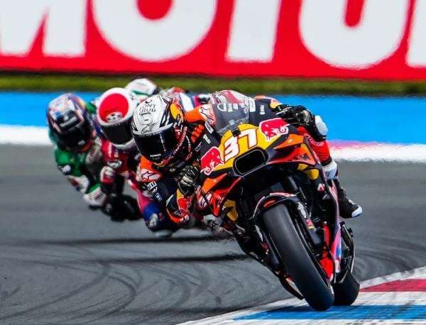 Gosip Panas MotoGP: Tahta Rossi Digoyang Marquez, Muncul Nama Acosta Jadi Penyelamat! Gosip Panas MotoGP: Tahta Rossi Digoyang Marquez, Muncul Nama Acosta Jadi Penyelamat!