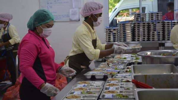 SPPG Polda Papua Sajikan Menu Spesial MBG ke Sekolah, Favorit Prabowo SPPG Polda Papua Sajikan Menu Spesial MBG ke Sekolah, Favorit Prabowo