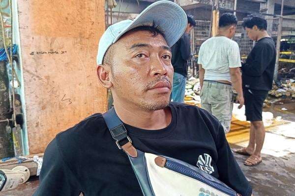 Cerita Pilu Pedagang Rugi Imbas Kebakaran Pasar Induk Kramat Jati, 28 Ton Pepaya Ludes Cerita Pilu Pedagang Rugi Imbas Kebakaran Pasar Induk Kramat Jati, 28 Ton Pepaya Ludes