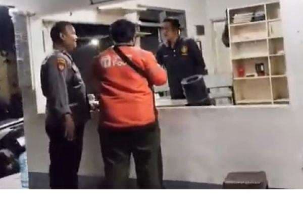 Viral Driver Ojol di Bogor Minta Polisi Kawal Antar Makanan karena Takut Hantu Viral Driver Ojol di Bogor Minta Polisi Kawal Antar Makanan karena Takut Hantu