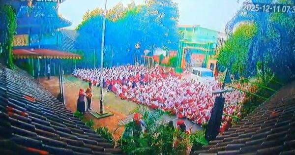 Detik-Detik Mobil MBG Tabrak Siswa SDN 01 Kalibaru Jakut Detik-Detik Mobil MBG Tabrak Siswa SDN 01 Kalibaru Jakut