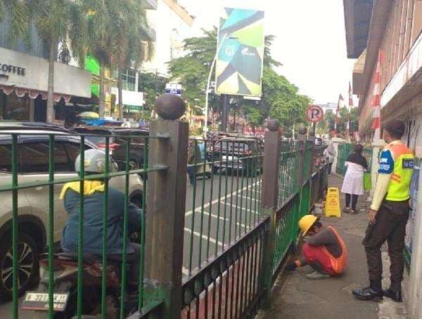 Pagar Stasiun Cikini Dibongkar, Pelican Crossing Berlaku Mulai Besok! Pagar Stasiun Cikini Dibongkar, Pelican Crossing Berlaku Mulai Besok!