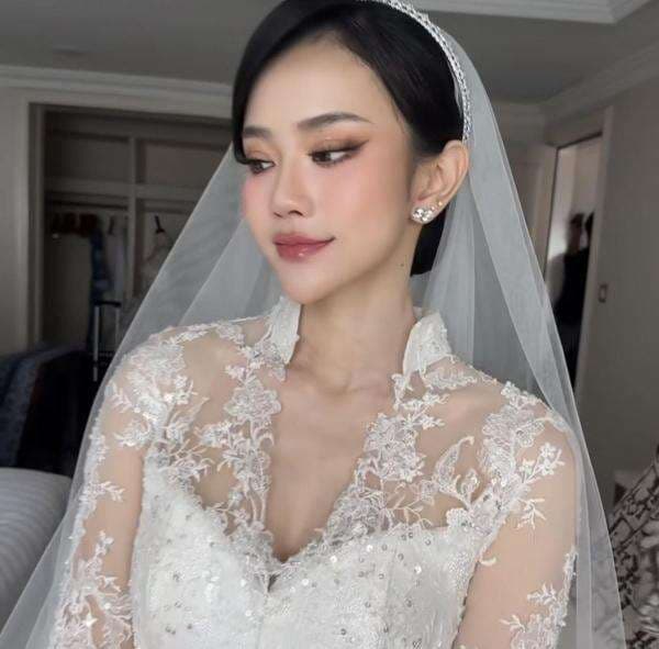 4 Potret Jessica Jane Resmi Menikah dengan Erwin Phang, Cantik Bak Boneka 4 Potret Jessica Jane Resmi Menikah dengan Erwin Phang, Cantik Bak Boneka