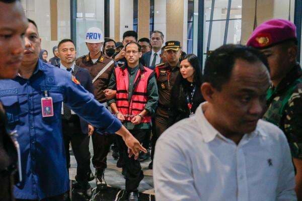 Pengacara Bantah Nadiem Terima Ratusan Miliar, Singgung Jaksa Tidak Berikan Bukti Pengacara Bantah Nadiem Terima Ratusan Miliar, Singgung Jaksa Tidak Berikan Bukti