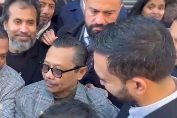 Viral, Momen Walkot New York Zohran Mamdani Dibacakan Al Fatihah oleh Imam dari Indonesia Viral, Momen Walkot New York Zohran Mamdani Dibacakan Al Fatihah oleh Imam dari Indonesia