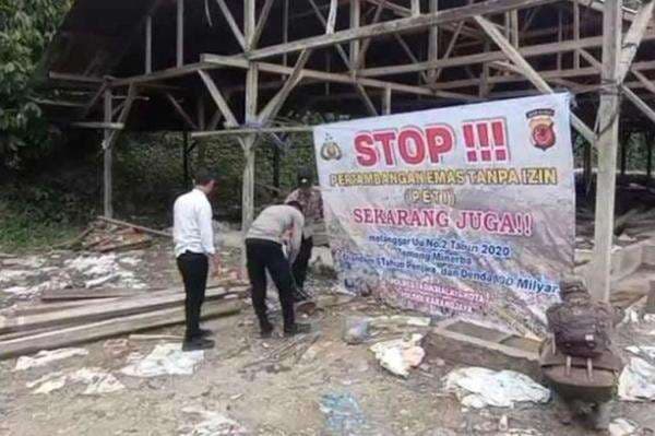 Tambang Emas Ilegal di Karangjaya Tasikmalaya Ditutup, Dipasang Garis Polisi Tambang Emas Ilegal di Karangjaya Tasikmalaya Ditutup, Dipasang Garis Polisi