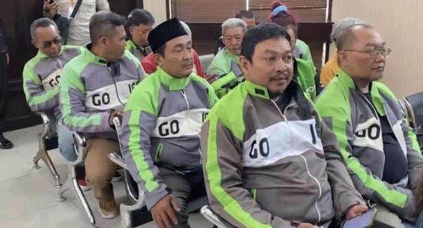 Driver Ojol Ikut Kawal Sidang Praperadilan Nadiem Makarim Driver Ojol Ikut Kawal Sidang Praperadilan Nadiem Makarim