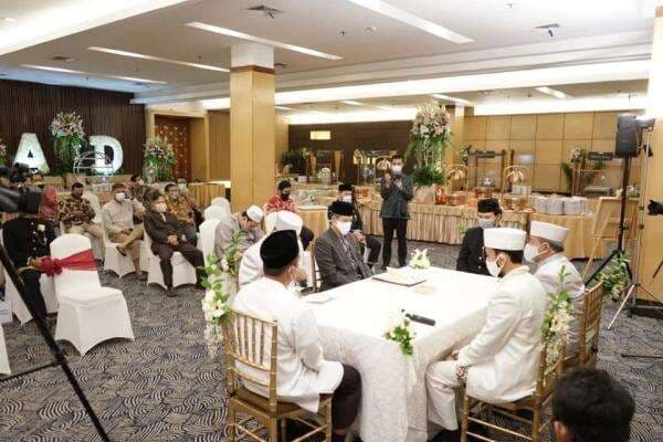 Islam Menganjurkan Pernikahan Diumumkan ke Publik, Begini Alasannya! Islam Menganjurkan Pernikahan Diumumkan ke Publik, Begini Alasannya!