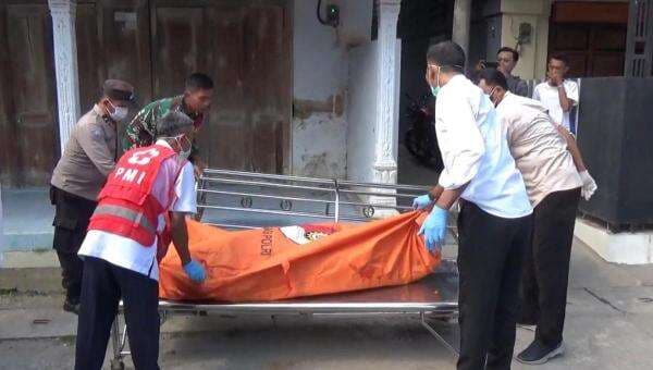 Seorang Tukang Kredit di Ponorogo Ditemukan Tewas Dikontrakan dengan Bau Menyengat Seorang Tukang Kredit di Ponorogo Ditemukan Tewas Dikontrakan dengan Bau Menyengat