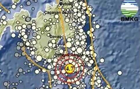 Diterjang Angin Kencang dan Hujan Deras, Bangunan Roboh hingga Pohon Tumbang di Jateng Diterjang Angin Kencang dan Hujan Deras, Bangunan Roboh hingga Pohon Tumbang di Jateng
