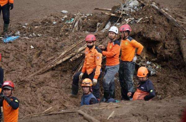 Hari Ke-11, Operasi SAR Dilanjutkan di Kawasan Longsor Cisarua Hari Ke-11, Operasi SAR Dilanjutkan di Kawasan Longsor Cisarua