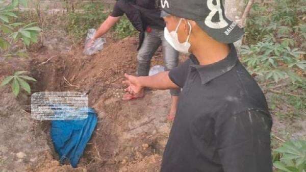 Kronologi Mayat Pria Ditemukan Terkubur di Kebun Siak, Warga Curiga Cium Bau Tak Sedap Kronologi Mayat Pria Ditemukan Terkubur di Kebun Siak, Warga Curiga Cium Bau Tak Sedap