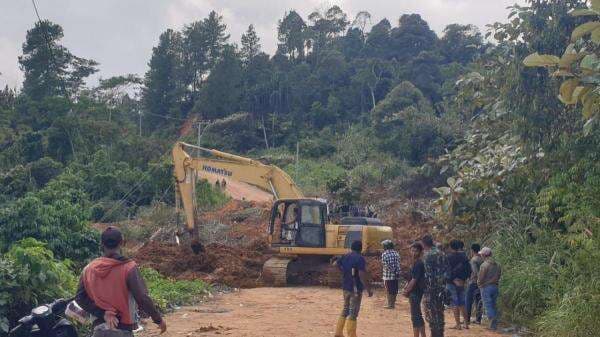 BNPB: Empat Titik Longsor di Jalur Aceh Utara–Bener Meriah Berhasil Dibuka BNPB: Empat Titik Longsor di Jalur Aceh Utara–Bener Meriah Berhasil Dibuka