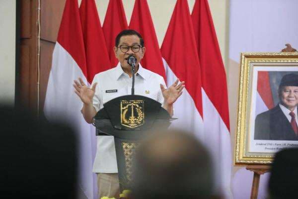 Pramono Bakal Bongkar Halte Terbengkalai di Jakarta Pramono Bakal Bongkar Halte Terbengkalai di Jakarta