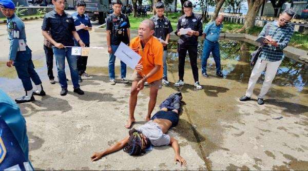 Rekonstruksi Pembunuhan Kesya Lestaluhu, Wajah Pelaku Oknum TNI AL Kelasi Satu Agung Terungkap Rekonstruksi Pembunuhan Kesya Lestaluhu, Wajah Pelaku Oknum TNI AL Kelasi Satu Agung Terungkap