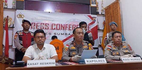 Bejat, Ayah di Sumba Timur ini Cabuli dan Rudapaksa Anak Kandung yang Masih Belia Bejat, Ayah di Sumba Timur ini Cabuli dan Rudapaksa Anak Kandung yang Masih Belia