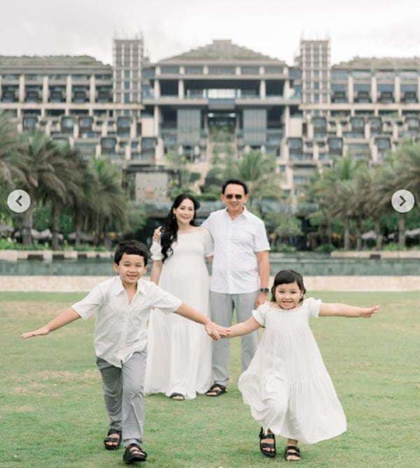 Ahok dan Istri Umumkan Hamil Anak Ketiga, Intip Potret Bahagianya Yuk Ahok dan Istri Umumkan Hamil Anak Ketiga, Intip Potret Bahagianya Yuk