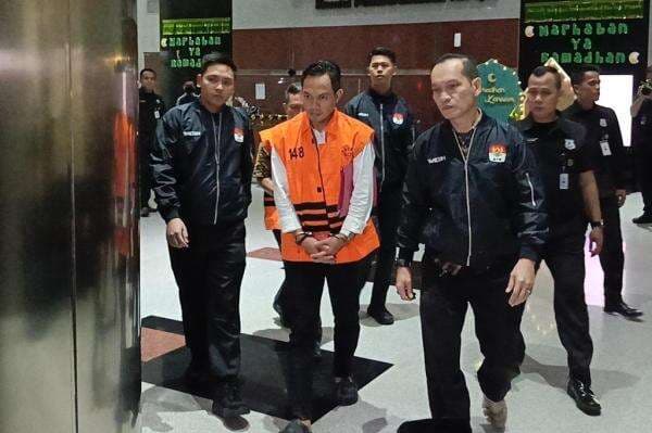 Bupati Cilacap Nonaktif Ajukan Praperadilan atas Status Tersangka KPK Bupati Cilacap Nonaktif Ajukan Praperadilan atas Status Tersangka KPK