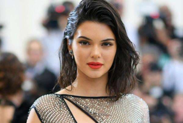 Kendall Jenner Akhirnya Jawab Rumor soal Dirinya yang Disebut Lesbian Kendall Jenner Akhirnya Jawab Rumor soal Dirinya yang Disebut Lesbian
