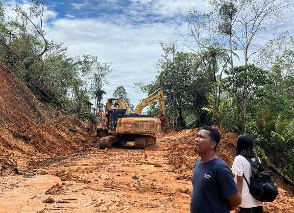 Akses Darat Sumut Dibuka Bertahap, BNPB Kerahkan Alat Berat dan Helikopter Akses Darat Sumut Dibuka Bertahap, BNPB Kerahkan Alat Berat dan Helikopter