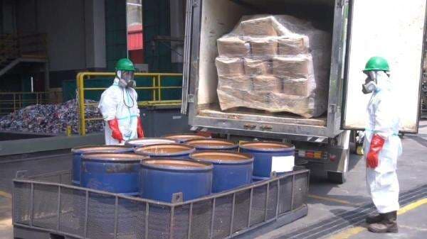 KLHK Musnahkan 5 Ton Udang Terkontaminasi Zat Radioaktif Cesium-137 di Bogor KLHK Musnahkan 5 Ton Udang Terkontaminasi Zat Radioaktif Cesium-137 di Bogor