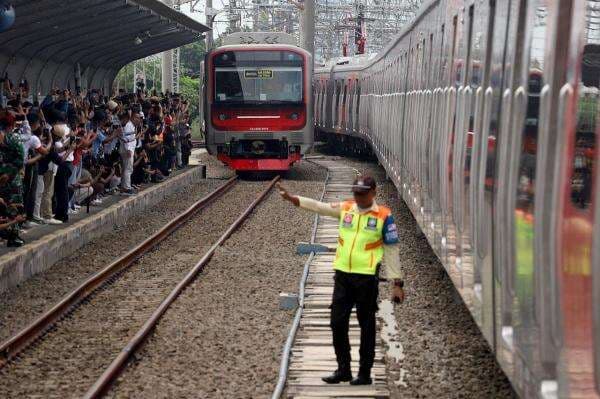 Kecelakaan di Stasiun Poris–Kalideres, Perjalanan KRL Terganggu Kecelakaan di Stasiun Poris–Kalideres, Perjalanan KRL Terganggu
