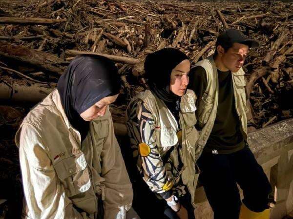 Tangis Zaskia Adya Mecca Pecah saat Tahu Korban Banjir Aceh Tamiang Minum Air Hujan Tangis Zaskia Adya Mecca Pecah saat Tahu Korban Banjir Aceh Tamiang Minum Air Hujan